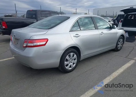 2010 Toyota Camry Le z USA, uszkodzony, nr VIN 4T4BF3EK7AR012435